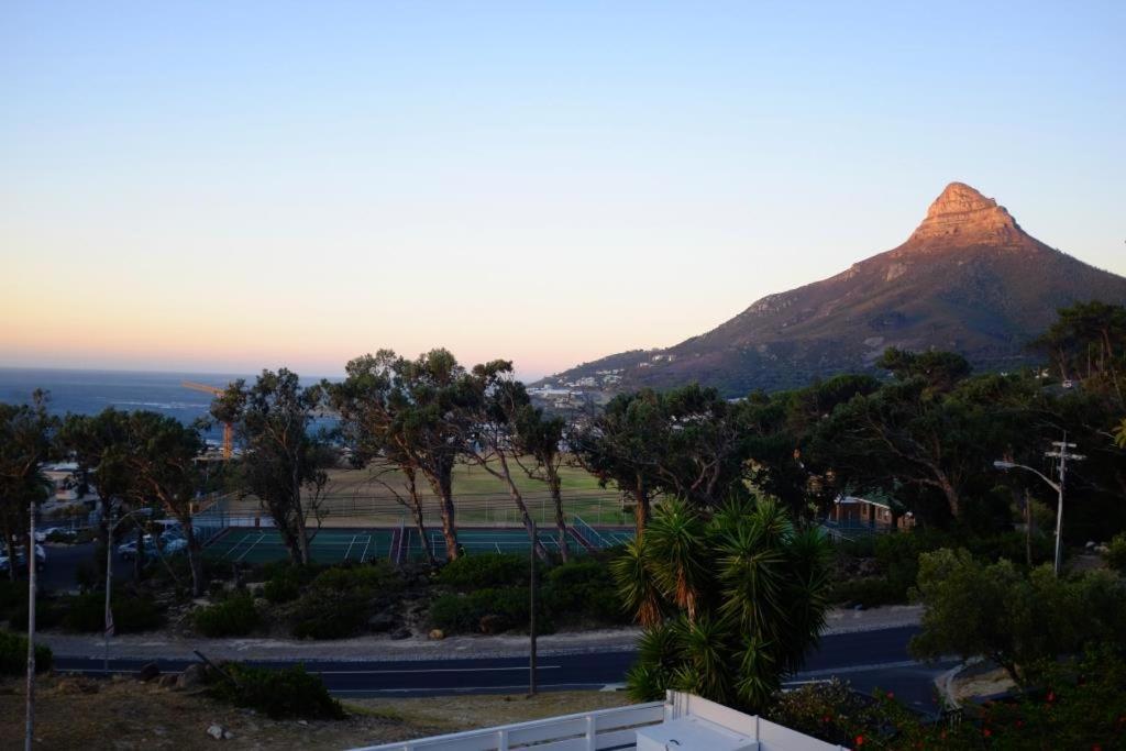 Camps Bay Loft With Stunning Mountain And Ocean Views Apartment Cape Town Bagian luar foto