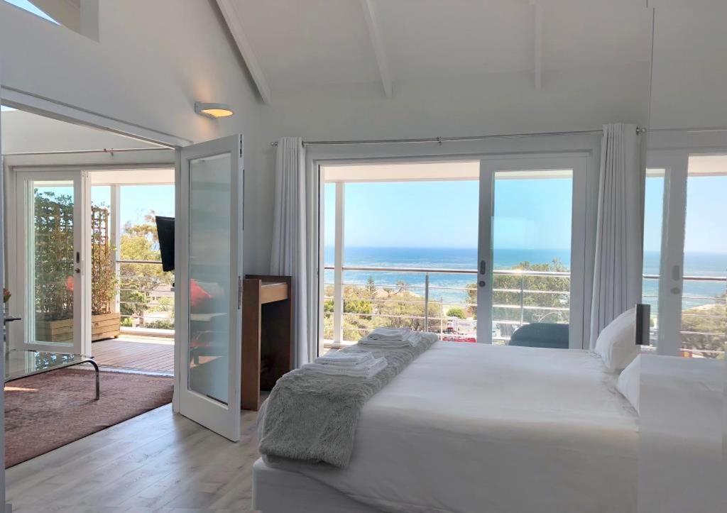 Camps Bay Loft With Stunning Mountain And Ocean Views Apartment Cape Town Bagian luar foto