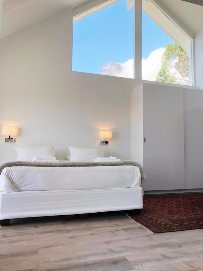 Camps Bay Loft With Stunning Mountain And Ocean Views Apartment Cape Town Bagian luar foto